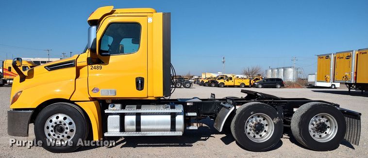 image for item LP9168 2020 Freightliner Cascadia 126  semi truck