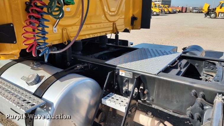 image for item LP9168 2020 Freightliner Cascadia 126  semi truck