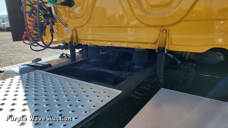 image for item LP9168 2020 Freightliner Cascadia 126  semi truck