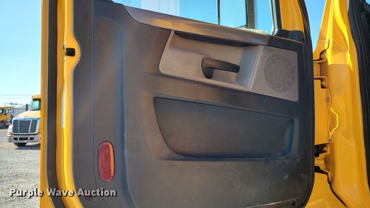 image for item LP9168 2020 Freightliner Cascadia 126  semi truck