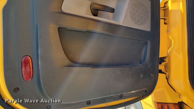 image for item LP9168 2020 Freightliner Cascadia 126  semi truck