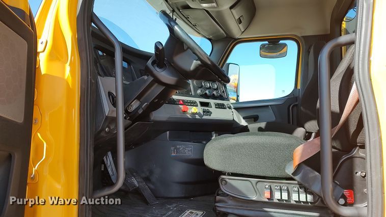 image for item LP9168 2020 Freightliner Cascadia 126  semi truck