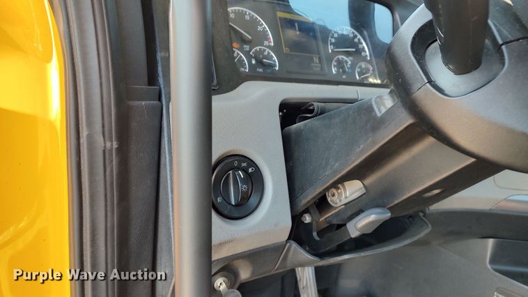 image for item LP9168 2020 Freightliner Cascadia 126  semi truck