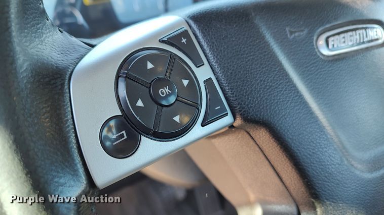 image for item LP9168 2020 Freightliner Cascadia 126  semi truck