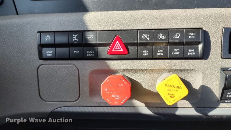 image for item LP9168 2020 Freightliner Cascadia 126  semi truck