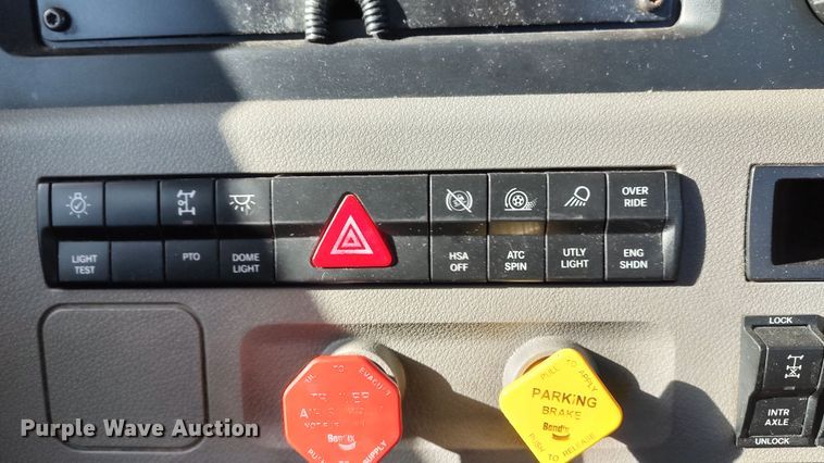 image for item LP9168 2020 Freightliner Cascadia 126  semi truck