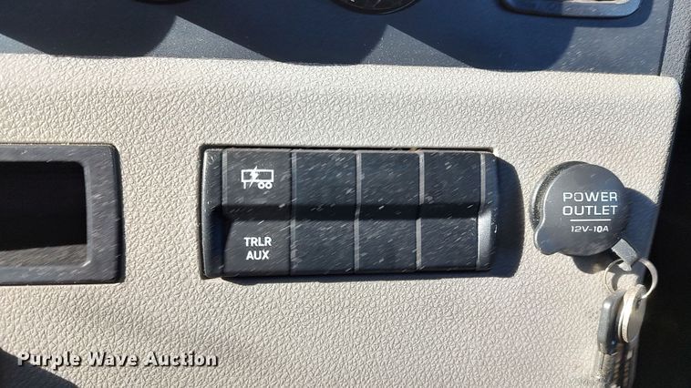 image for item LP9168 2020 Freightliner Cascadia 126  semi truck