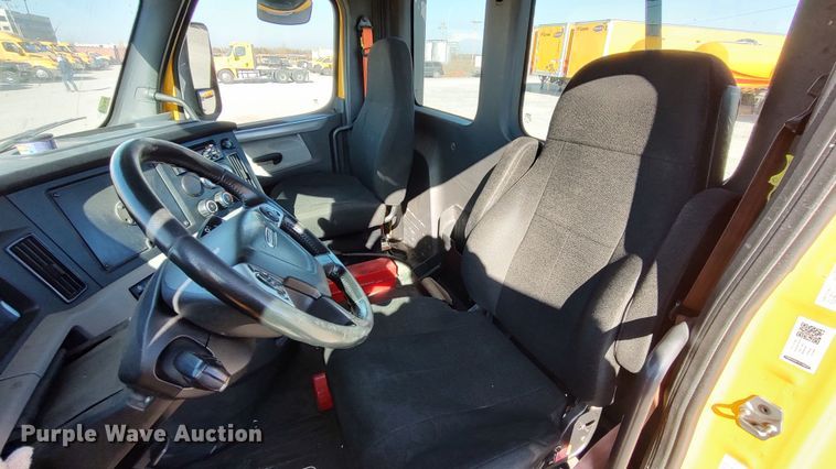 image for item LP9168 2020 Freightliner Cascadia 126  semi truck