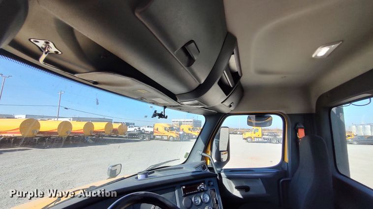 image for item LP9168 2020 Freightliner Cascadia 126  semi truck