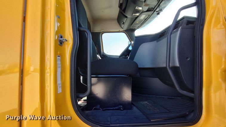 image for item LP9168 2020 Freightliner Cascadia 126  semi truck