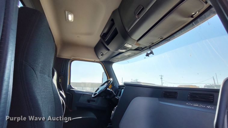 image for item LP9168 2020 Freightliner Cascadia 126  semi truck