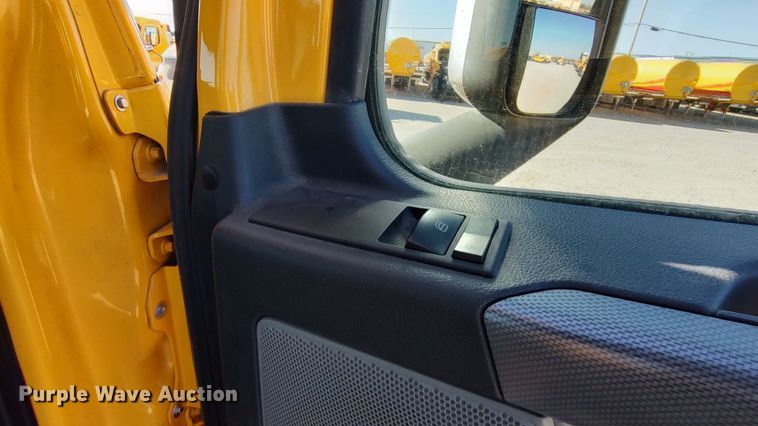 image for item LP9168 2020 Freightliner Cascadia 126  semi truck