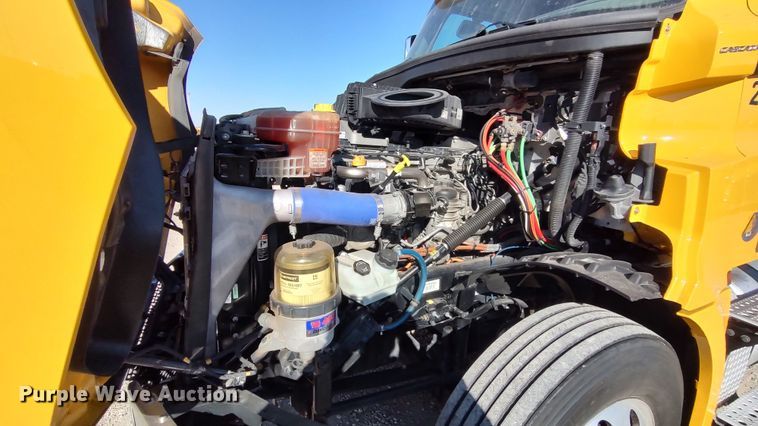 image for item LP9168 2020 Freightliner Cascadia 126  semi truck