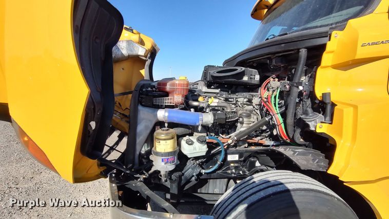 image for item LP9168 2020 Freightliner Cascadia 126  semi truck