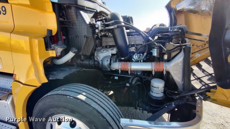 image for item LP9168 2020 Freightliner Cascadia 126  semi truck