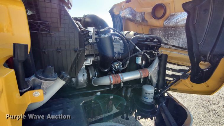 image for item LP9168 2020 Freightliner Cascadia 126  semi truck