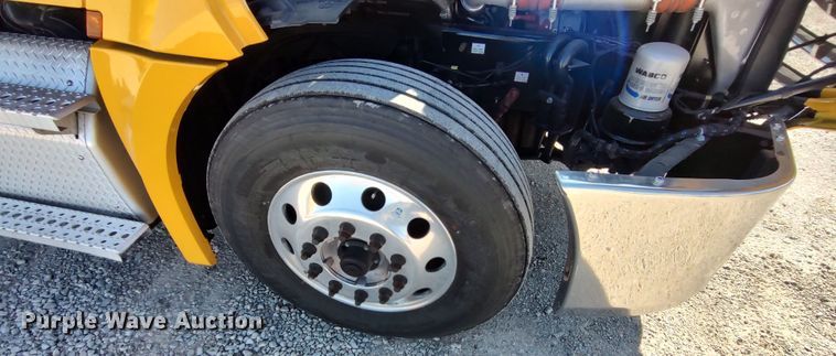 image for item LP9168 2020 Freightliner Cascadia 126  semi truck