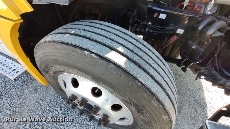 image for item LP9168 2020 Freightliner Cascadia 126  semi truck