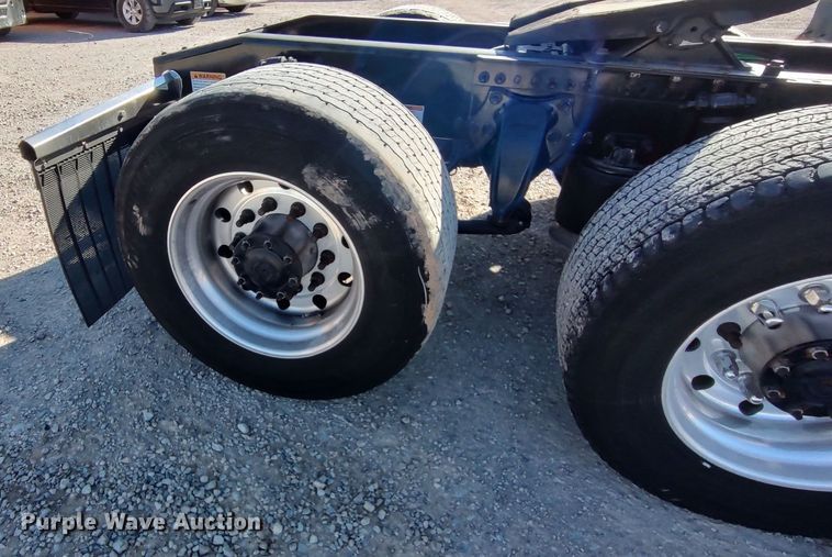 image for item LP9168 2020 Freightliner Cascadia 126  semi truck