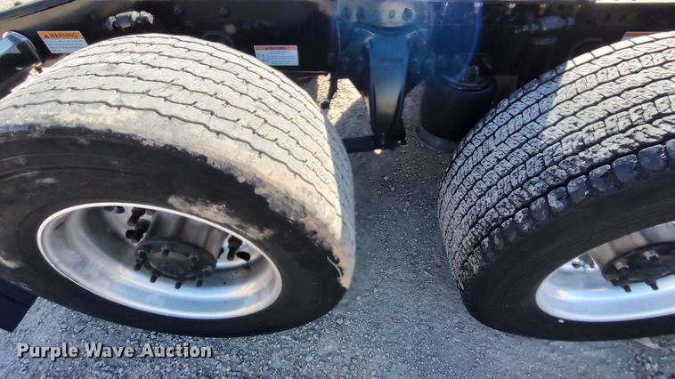 image for item LP9168 2020 Freightliner Cascadia 126  semi truck