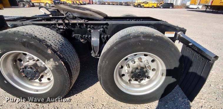 image for item LP9168 2020 Freightliner Cascadia 126  semi truck