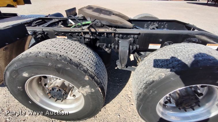 image for item LP9168 2020 Freightliner Cascadia 126  semi truck