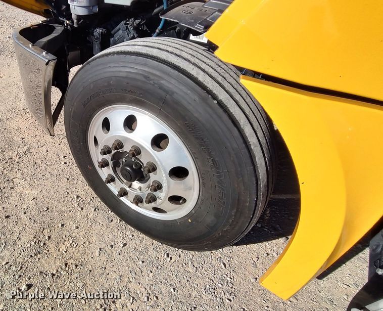 image for item LP9168 2020 Freightliner Cascadia 126  semi truck