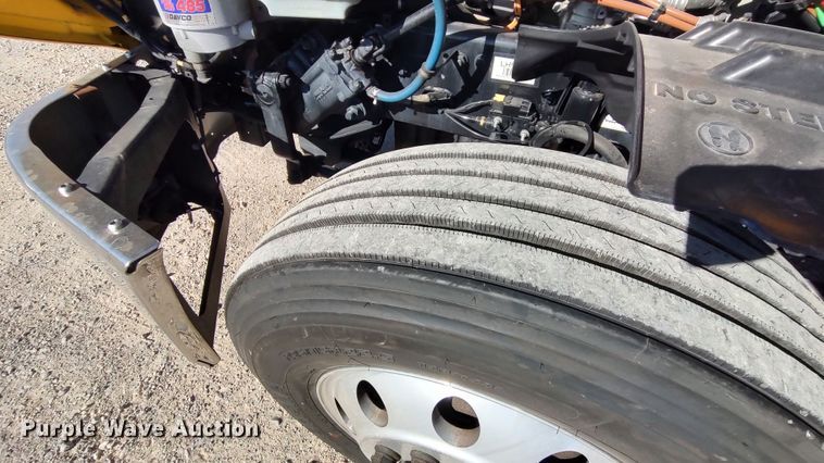 image for item LP9168 2020 Freightliner Cascadia 126  semi truck