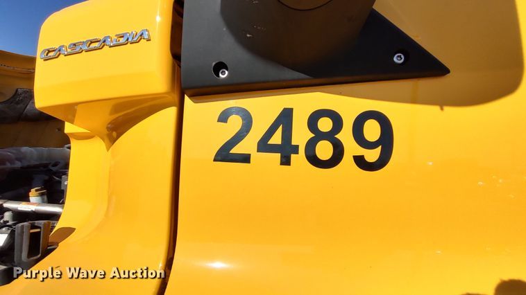 image for item LP9168 2020 Freightliner Cascadia 126  semi truck