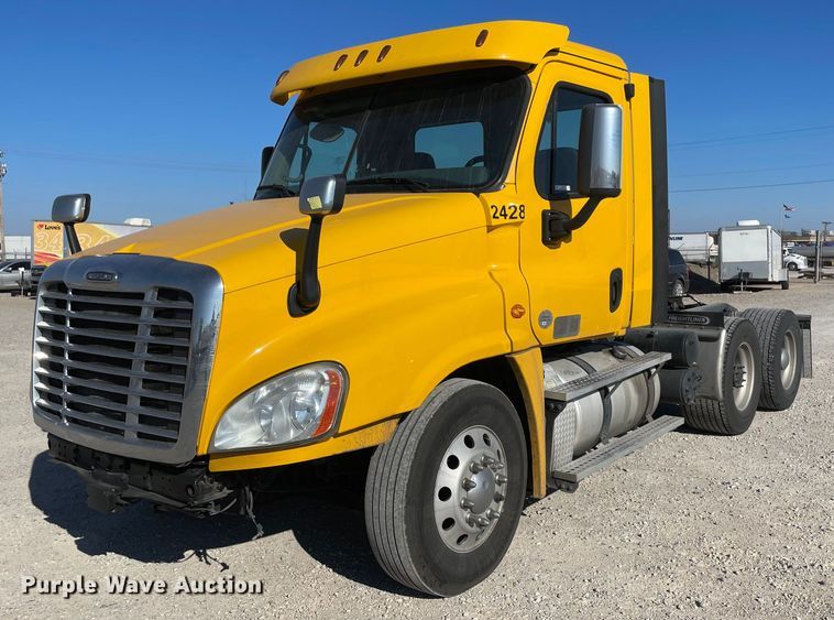 image for item LP9169 2018 Freightliner Cascadia 125  semi truck