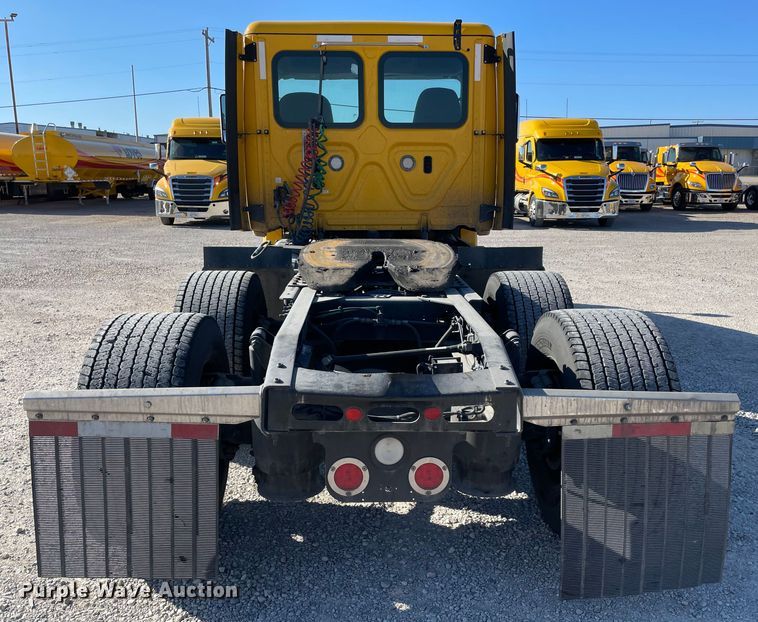 image for item LP9169 2018 Freightliner Cascadia 125  semi truck