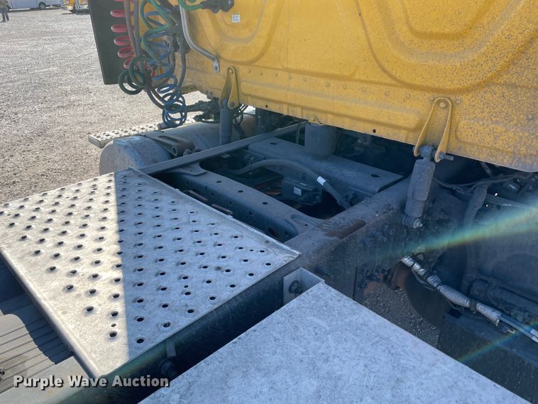 image for item LP9169 2018 Freightliner Cascadia 125  semi truck