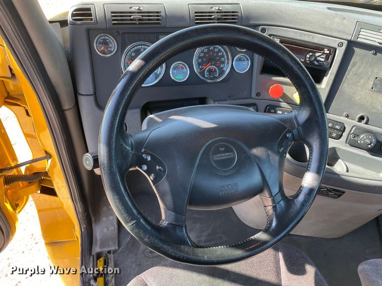 image for item LP9169 2018 Freightliner Cascadia 125  semi truck