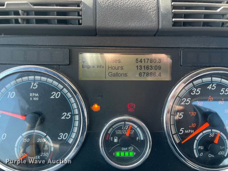 image for item LP9169 2018 Freightliner Cascadia 125  semi truck