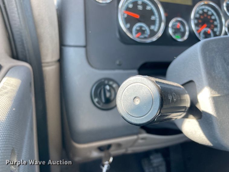 image for item LP9169 2018 Freightliner Cascadia 125  semi truck