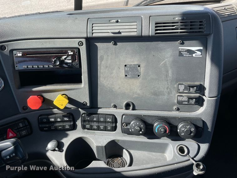 image for item LP9169 2018 Freightliner Cascadia 125  semi truck