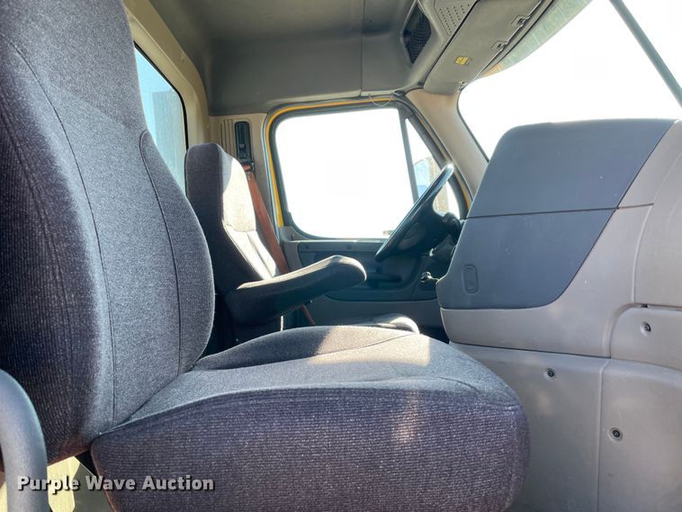 image for item LP9169 2018 Freightliner Cascadia 125  semi truck