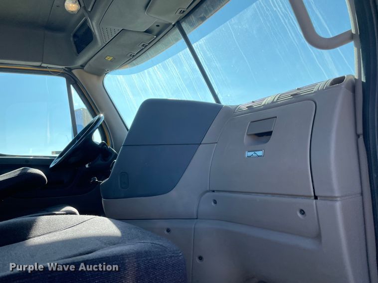 image for item LP9169 2018 Freightliner Cascadia 125  semi truck