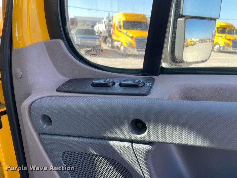 image for item LP9169 2018 Freightliner Cascadia 125  semi truck