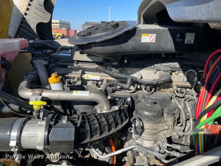 image for item LP9169 2018 Freightliner Cascadia 125  semi truck