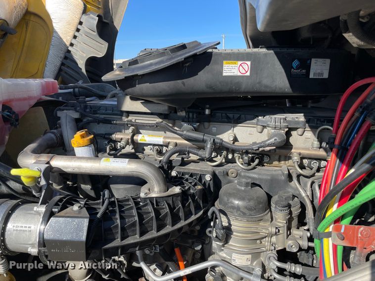 image for item LP9169 2018 Freightliner Cascadia 125  semi truck