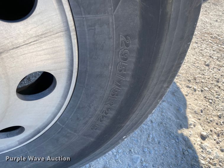 image for item LP9169 2018 Freightliner Cascadia 125  semi truck