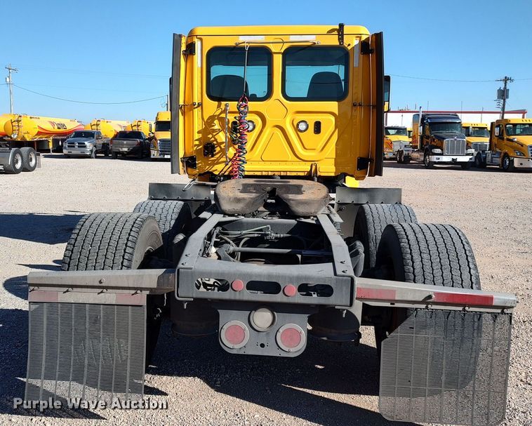 image for item LP9170 2018 Freightliner Cascadia 125  semi truck