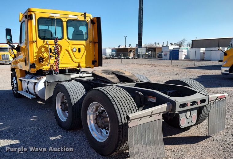 image for item LP9170 2018 Freightliner Cascadia 125  semi truck