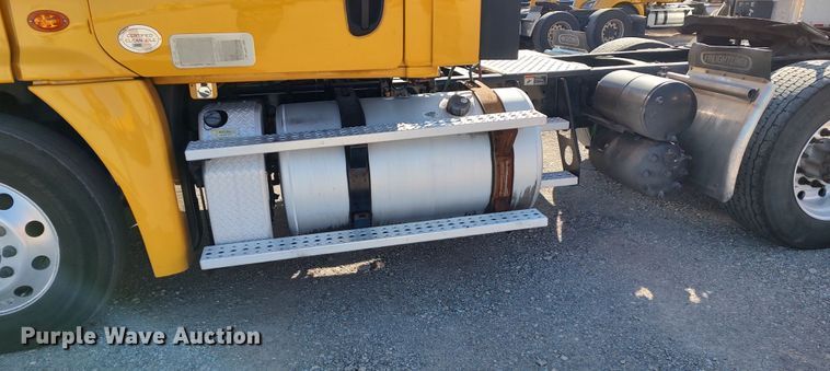 image for item LP9170 2018 Freightliner Cascadia 125  semi truck