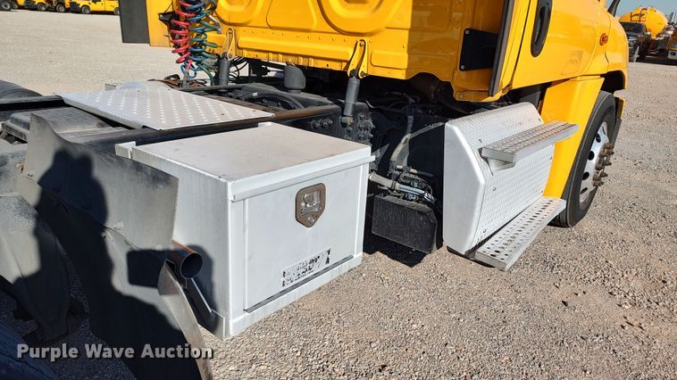 image for item LP9170 2018 Freightliner Cascadia 125  semi truck