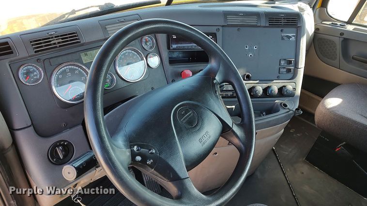 image for item LP9170 2018 Freightliner Cascadia 125  semi truck