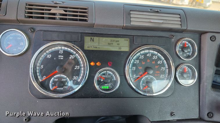 image for item LP9170 2018 Freightliner Cascadia 125  semi truck