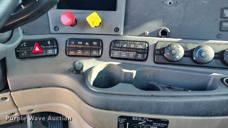 image for item LP9170 2018 Freightliner Cascadia 125  semi truck