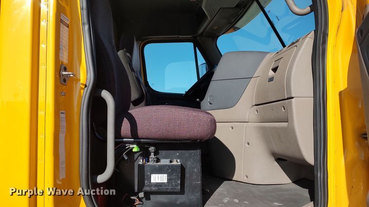 image for item LP9170 2018 Freightliner Cascadia 125  semi truck